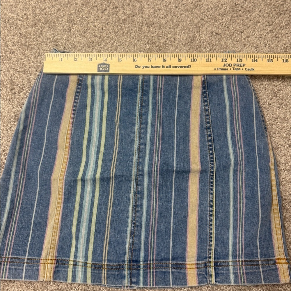 Like new! Adorable denim blue jean striped mini skirt wild fable size 2 - Picture 5 of 6